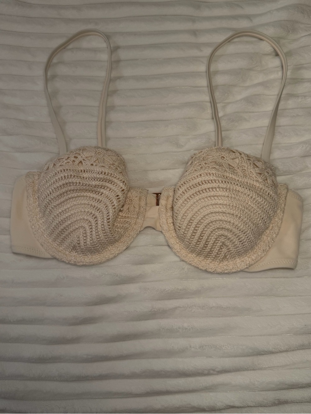 Shade & Shore Cream Crochet-Detail Underwire Bikini Top
